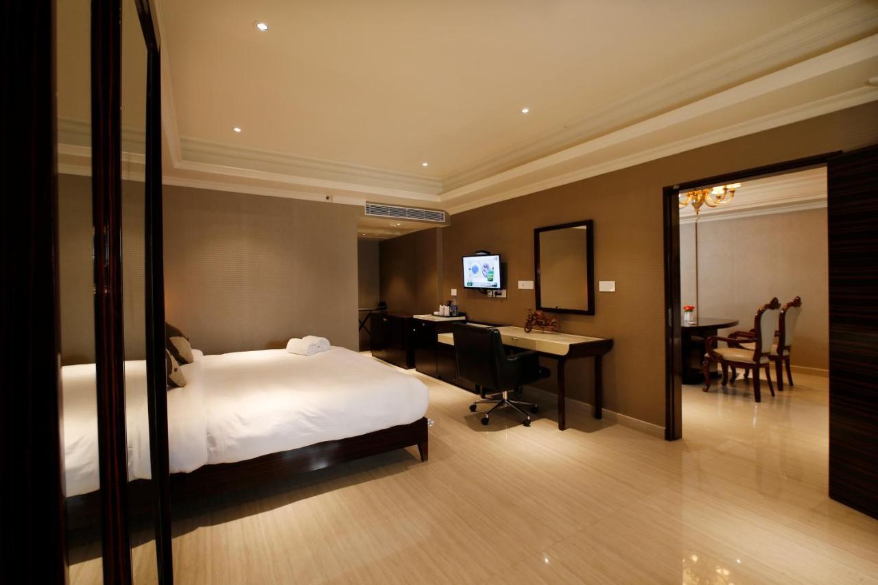 Hotel Park Residency Nilambūr Buitenkant foto