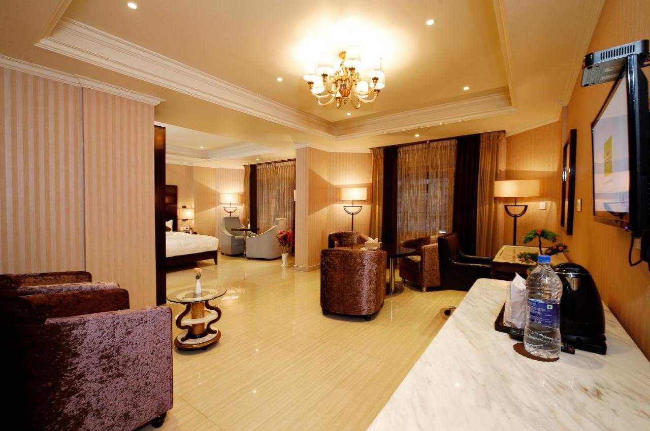 Hotel Park Residency Nilambūr Buitenkant foto
