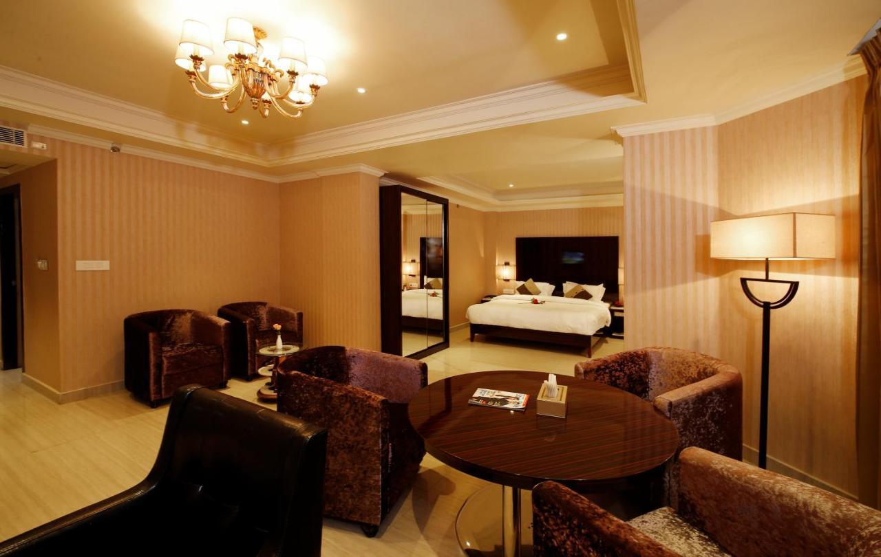Hotel Park Residency Nilambūr Buitenkant foto
