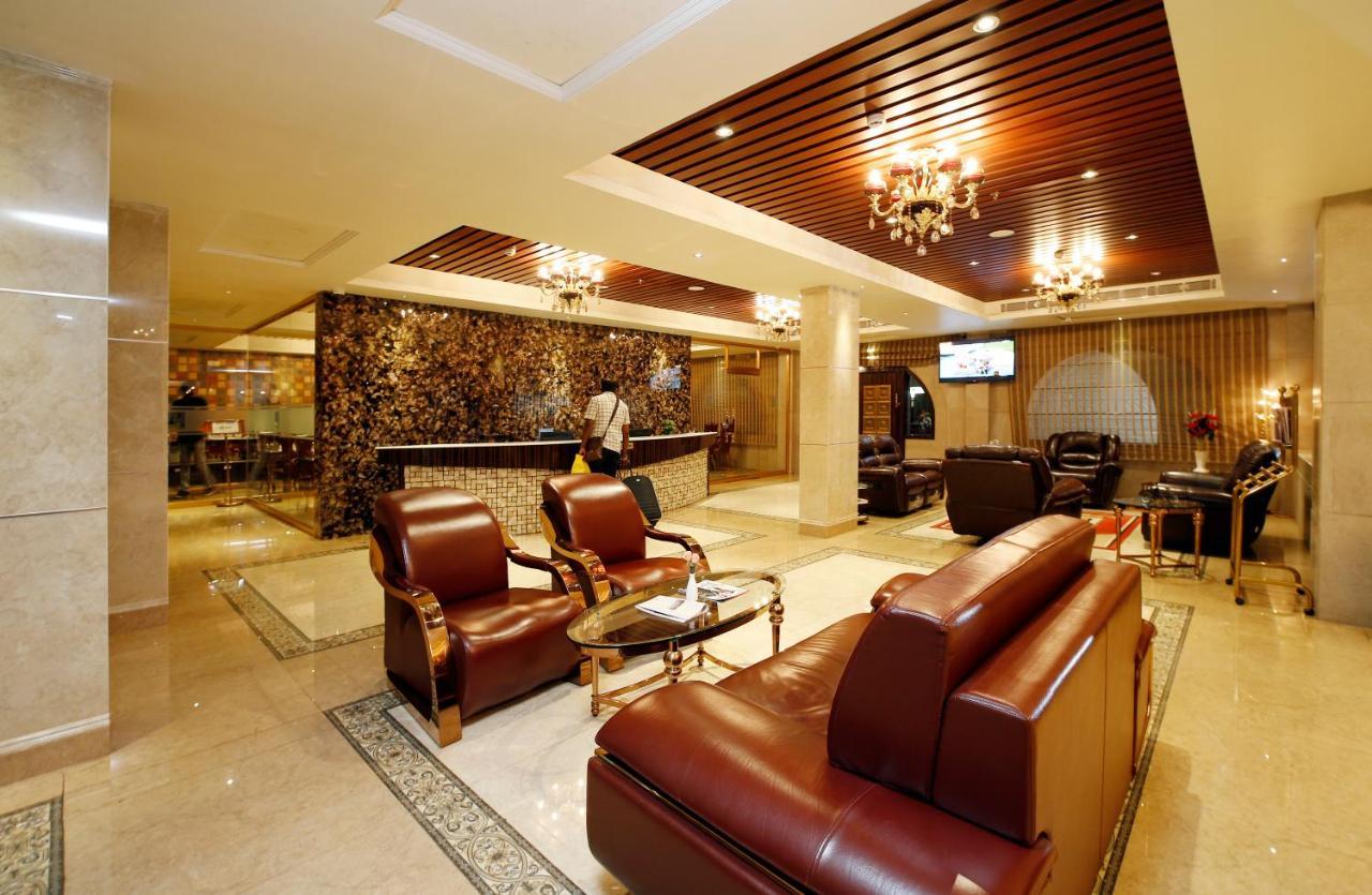 Hotel Park Residency Nilambūr Buitenkant foto